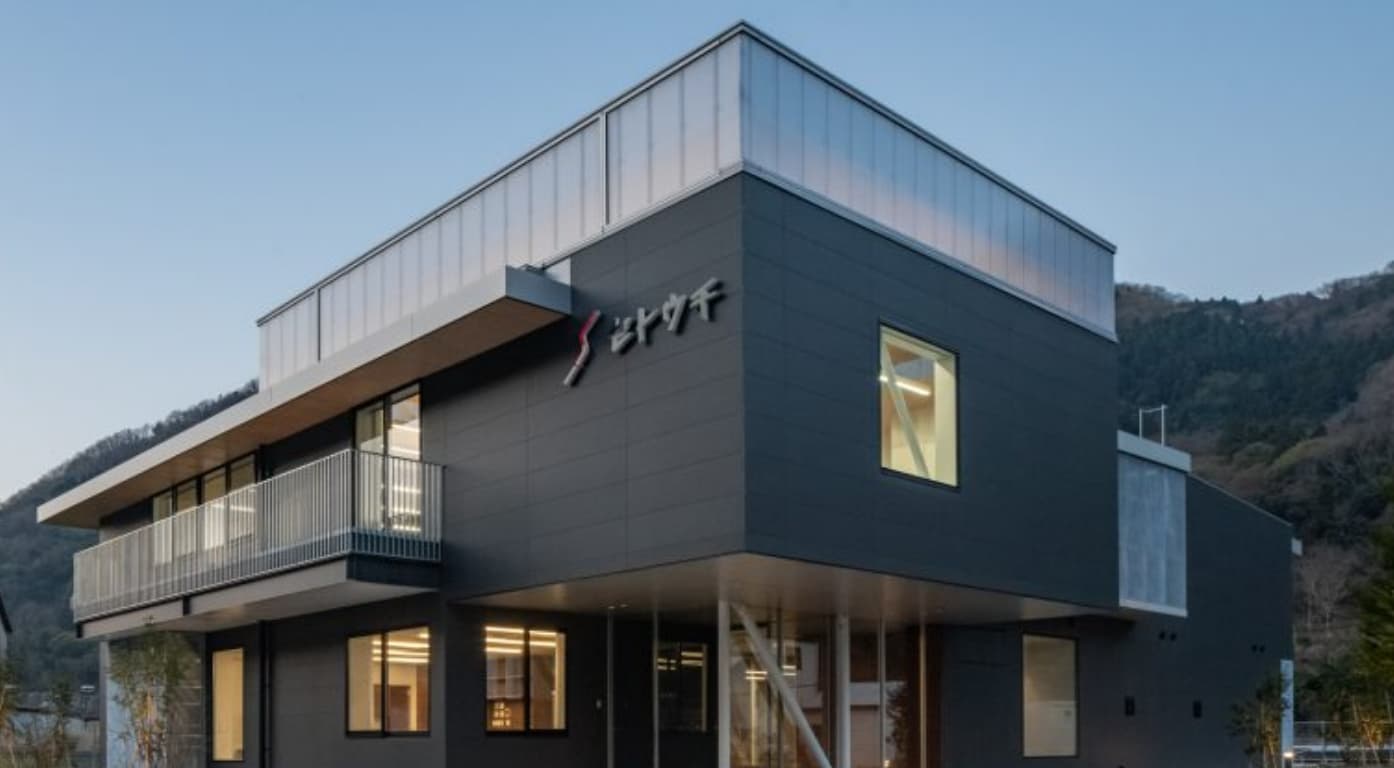 株式会社サンケンフロントの主力商品ポリカーボネート壁面パネルのイメージ画像